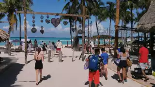 Turismo masivo afectado por los fuertes vientos en Isla Mujeres 