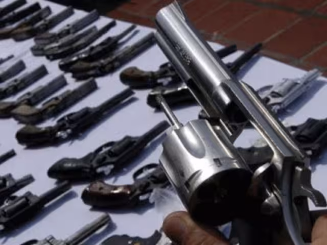 La iniciativa del Presidente de la república busca reformar, adicionar y derogar diversas disposiciones de la Ley Federal de Armas de Fuego y Explosivos