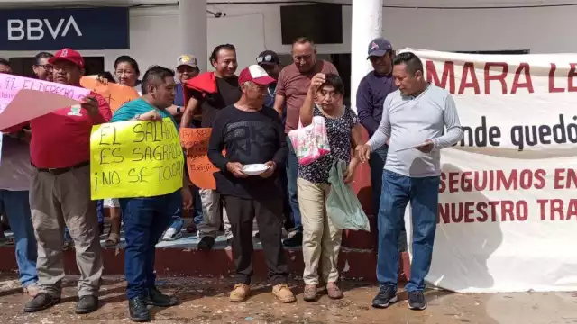 Trabajadores exigen su pago y respuestas del porqué no ha llegado