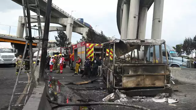 Elementos del Heroico Cuerpo de Bomberos sofocaron el fuego.