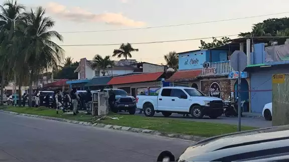 El cateo fue realizado en la mañana lo que causó sorpresa entre los vecinos de los alrededores