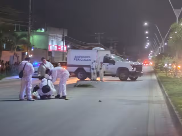 Muere peatón intentando cruzar una transitada avenida en Cancún