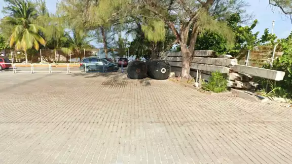 Pasajeros y empresarios solicitan que se incremente el número de cruces, pues la terminal marítima sólo tiene cuatro al día Pasajeros y empresarios solicitan que se incremente el número de cruces, pues la terminal marítima sólo tiene cuatro al día