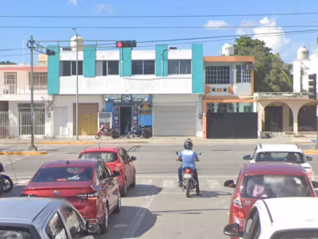 En Campeche, muchos conductores giran a la derecha en un semáforo en rojo, lo que puede causar confusiones e infracciones