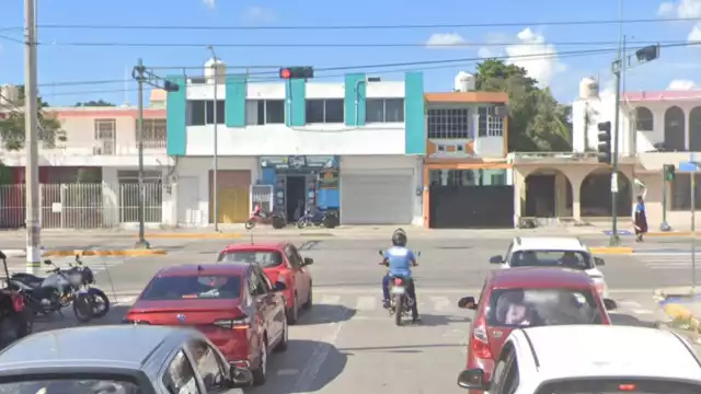 En Campeche, muchos conductores giran a la derecha en un semáforo en rojo, lo que puede causar confusiones e infracciones