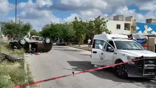 Conductor pierde la vida en accidente de auto en Cancún