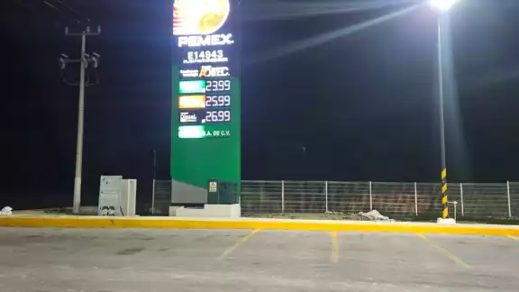 Violento asalto a gasolinera en Escárcega moviliza a policías