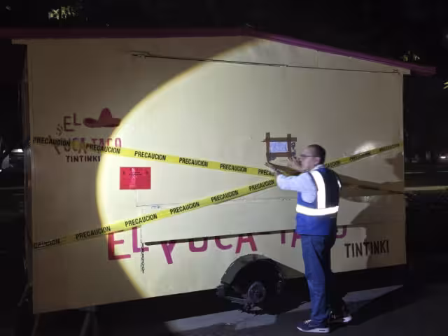 Funcionarios del ayuntamiento realizaron los operativos para recuperar espacios públicos.