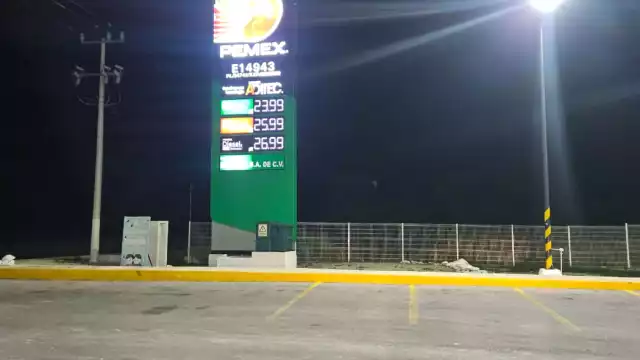 Violento asalto a gasolinera en Escárcega moviliza a policías