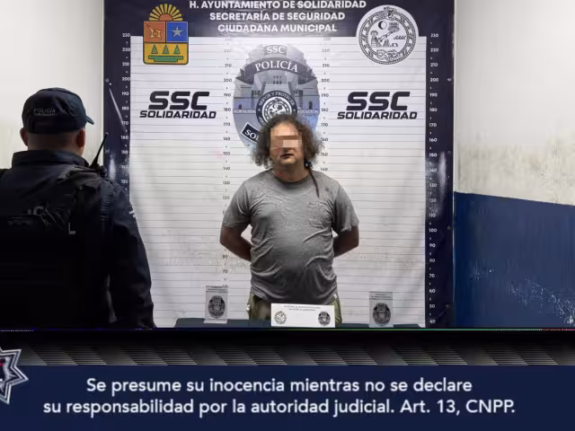 El hombre había estado manejando a exceso de velocidad chocando con una vivienda la cual causó daños