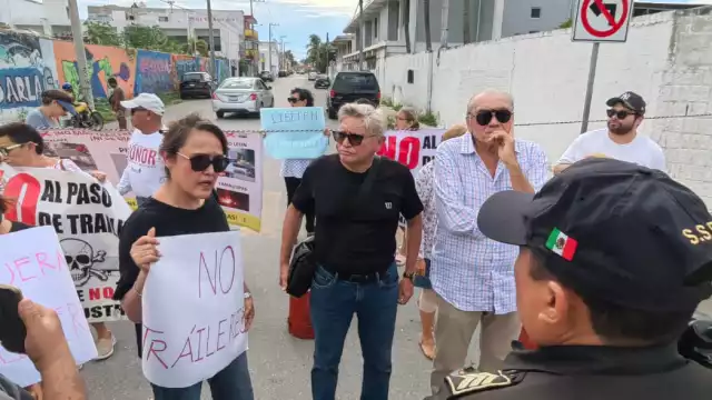 Vecinos expresaron su preocupación por el paso de pipas con combustible y materiales inflamables, recordando incidentes recientes como el ocurrido en Iztapalapa, Ciudad de México