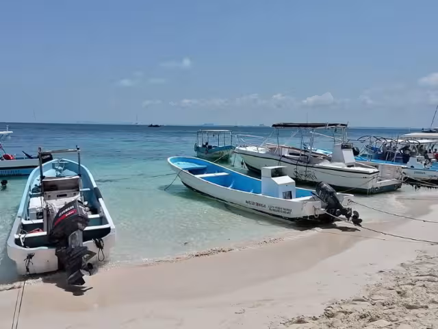 Pescadores se preparan para los vientos del Norte en Isla Contoy