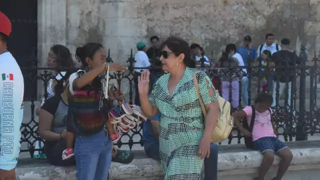 La presencia de comerciantes, en su mayoría mujeres, gana terreno en el primer cuadro de Mérida