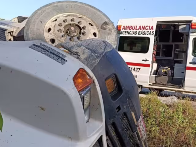 El accidente se registró aproximadamente en el kilómetro 171 + 00 de la carretera federal 307 Reforma Agraria–Puerto Juárez