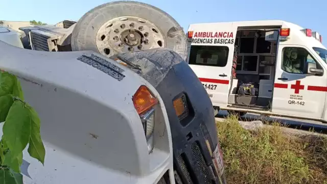 El accidente se registró aproximadamente en el kilómetro 171 + 00 de la carretera federal 307 Reforma Agraria–Puerto Juárez