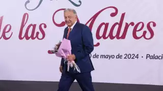 AMLO celebra el Día de las Madres con una ‘mañanera’ musical en Palacio Nacional