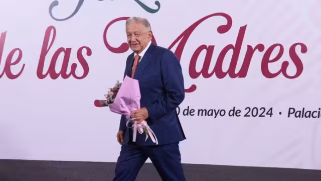 Andrés Manuel Löpez Obrador, festejó a las mamás de México