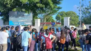 Estudiantes del CAM Chetumal toman las instalaciones