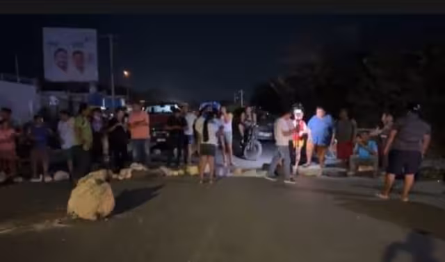 Vecinos de varios fraccionamientos de Kanasín se reunieron para protestar