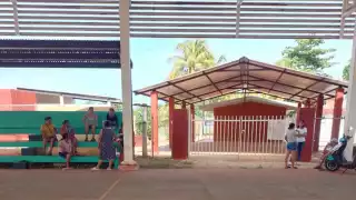 Padres bloquean acceso a director de primaria  en Campeche, por presuntas irregularidades