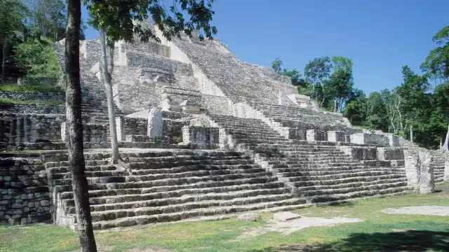 INAH mantiene trabajos de limpieza en sitios arqueológicos de Campeche