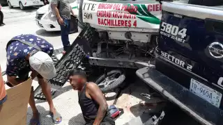 Persecución de la policía de Cancún a un motociclista deja cinco heridos