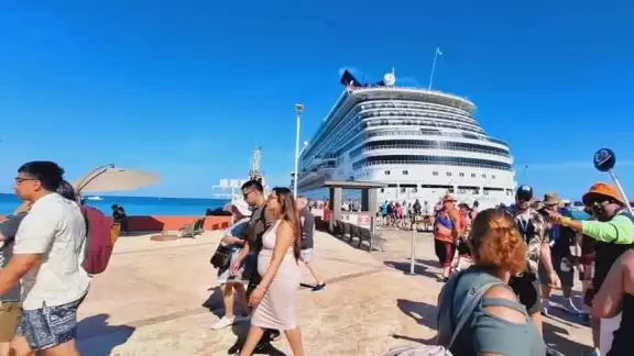 El crucero estará hasta el próximo jueves, por lo que turistas tendrán la oportunidad de conocer la entidad