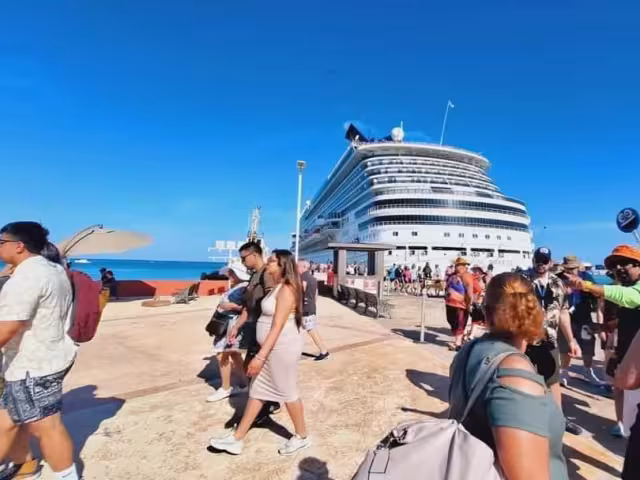 El crucero estará hasta el próximo jueves, por lo que turistas tendrán la oportunidad de conocer la entidad