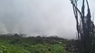 Irritación en ojos y complicaciones respiratorias: Habitantes  de Felipe Carrillo Puerto reportan malestares tras incendio del basurero