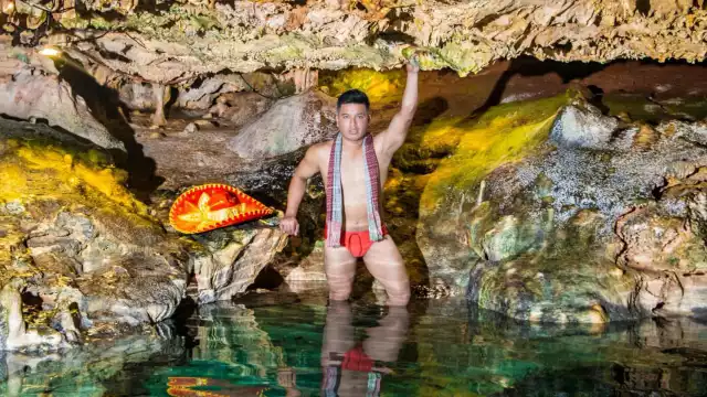Tras conocerse su caso, el diseñador yucateco Beto Wallas lo invitó a participar en una sesión fotográfica en el Cenote San Ignacio