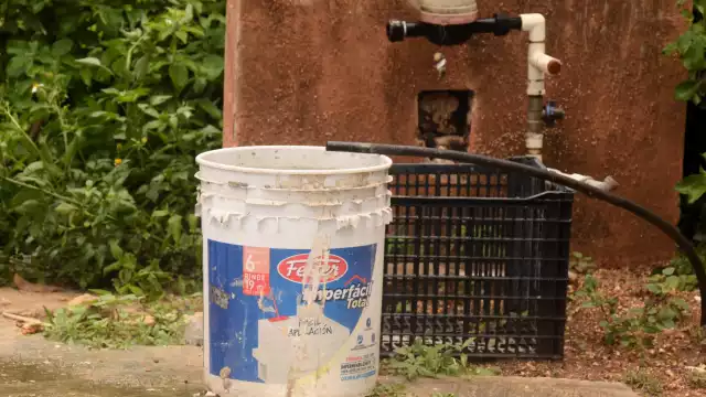 Habitantes señalan que Aguakan incumple con sus obligaciones y cobra por un servicio “completo” que no llega