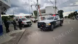 Técnico termina descalabrado al desprenderse una cámara de vigilancia en Felipe Carrillo Puerto
