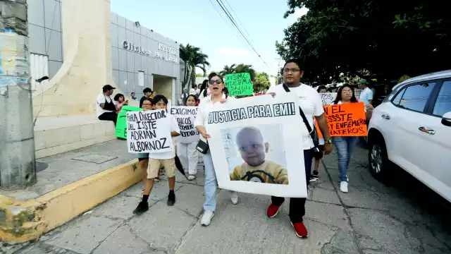 Los inconformes iniciaron su recorrido en las puertas del hospital del ISSSTE