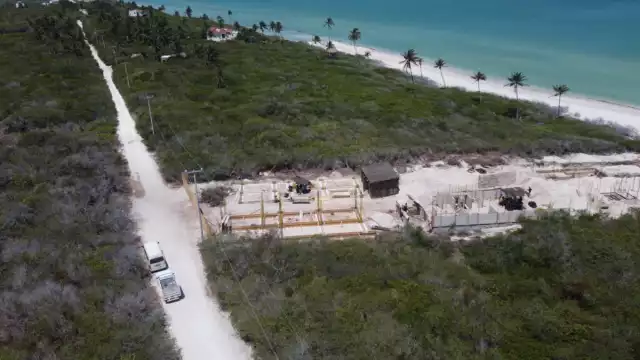 Constructores de Villas María en Sisal continúan con las obras a pesar de la restricción de Profepa y Semarnat