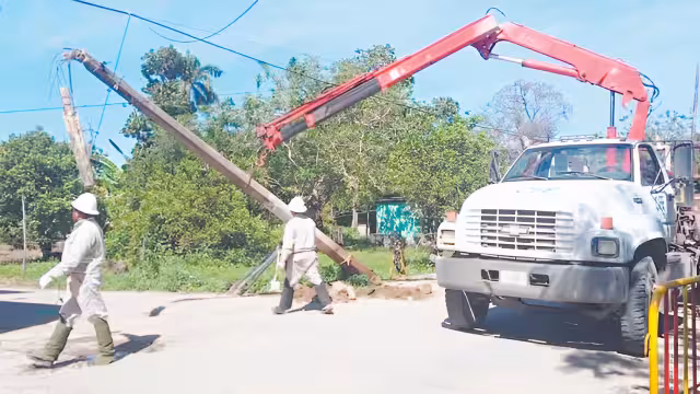 Habitantes de Palizada exigen solución a fallas eléctricas e Internet