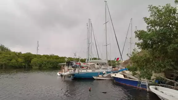 Cierran puerto de Isla Mujeres ante la llegada de la Tormenta Tropical "Helene"