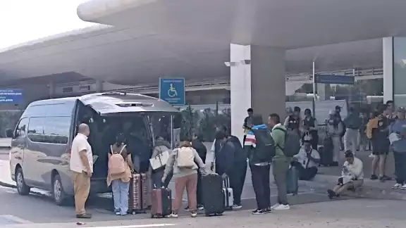 Tanto los operadores piratas como los de las empresas concesionarias han sido objeto de múltiples quejas, pero hasta ahora ninguna autoridad los ha frenado