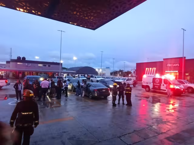 Fuerte movilización de cuerpos de emergencia se registró por el flamazo.