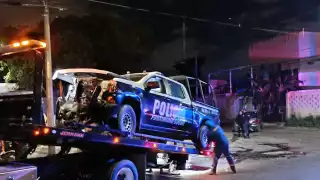 En medio de una persecución policías en Cancún destrozan patrullas