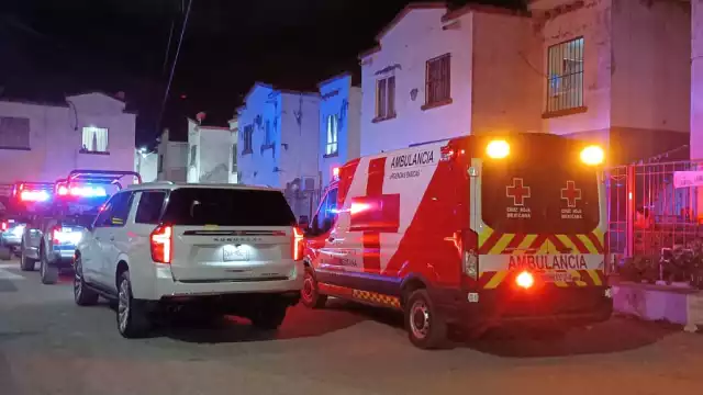 Elementos de seguridad pidieron apoyo al Cuerpo de Bomberos para forzar la entrada.