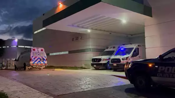 Las víctimas presentaban quemaduras de primer grado, por lo que fueron trasladadas al Hospital General Las víctimas presentaban quemaduras de primer grado, por lo que fueron trasladadas al Hospital General