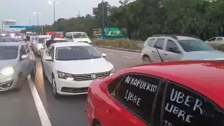 “Nos siguen cazando”: Ubers denuncian que continúan las multas en el aeropuerto de Cancún pese a amparo federal