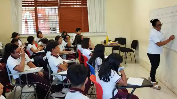 Hoy iniciaron las asambleas para solicitar la beca Rita Cetina en las secundarias del país