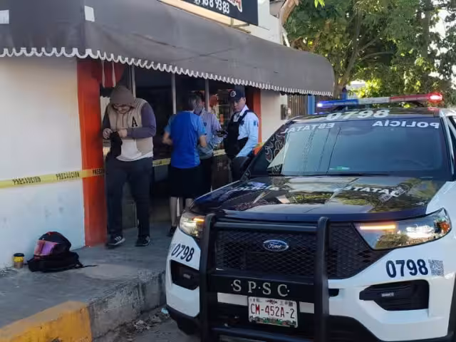 Delincuentes ingresaron por un boquete en la pared del negocio “Tostaditas Castilla” en la avenida Lázaro Cárdenas.