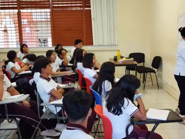 Hoy iniciaron las asambleas para solicitar la beca Rita Cetina en las secundarias del país