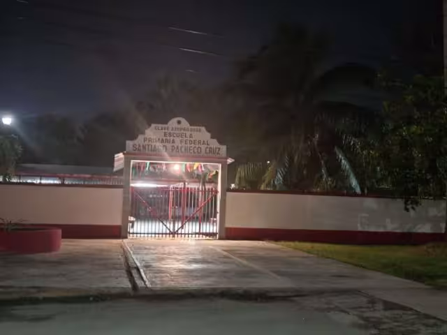Instalaciones de primaria Santiago Pacheco Cruz son vandalizadas.