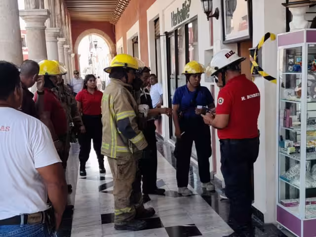 Explosión por cortocircuito en restaurante moviliza cuerpos de emergencia