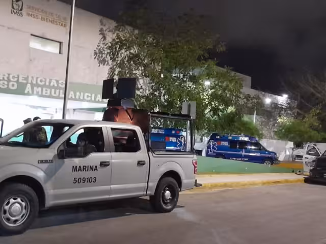 Una de las personas involucradas tuvo que ser trasladada al hospital.