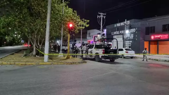 Autoridades catean antro en Cancún; investigan delitos sexuales y narcomenudeo