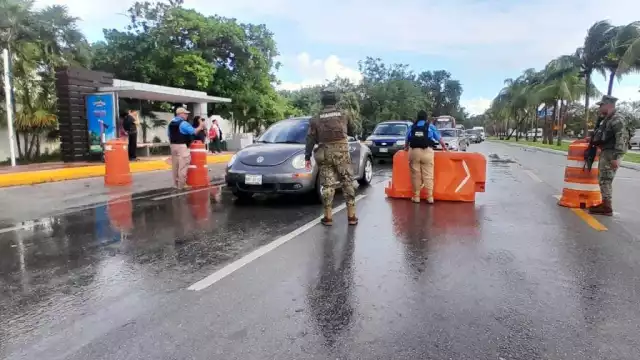 El delincuente utilizó un vehículo robado de Uber para infiltrarse en al centro de hospedaje.